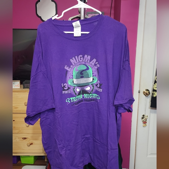 Gildan Other - Gildan Riddler Tee